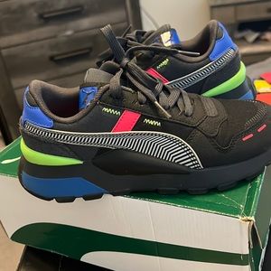 Size 4 and a half pumas colorful